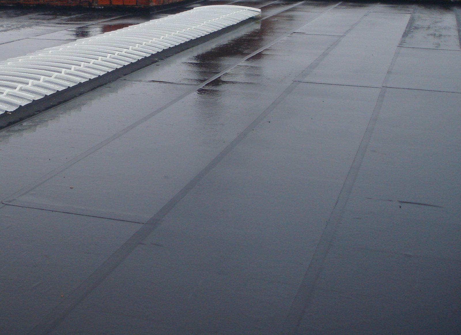 Plat dak met EPDM-dakbedekking