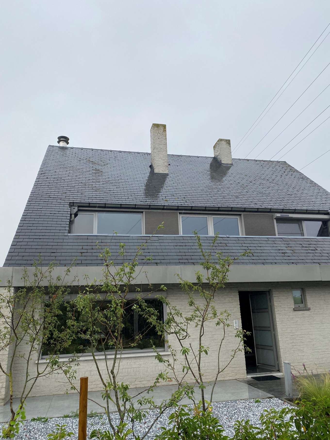 Gerenoveerd dak met gevelbekleding